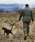  Il cercatore di tartufi o ''trifolao'' Klaudio Ipa con il cane Biba